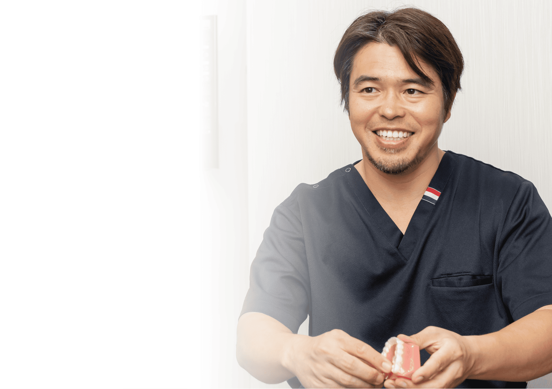 目立たない矯正治療の
スペシャリスト