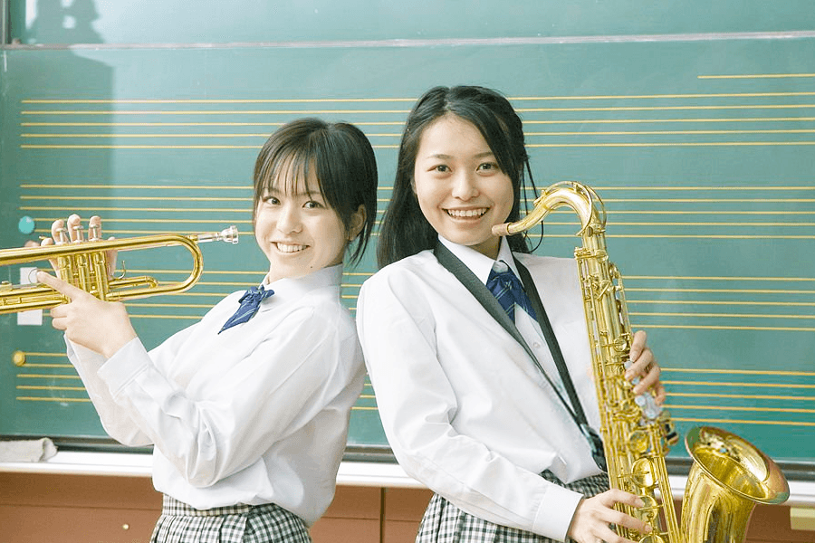 吹奏楽部の女子生徒二人